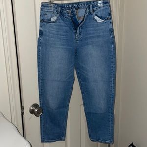 American Eagle mom jean, size 4 EXTRA SHORT